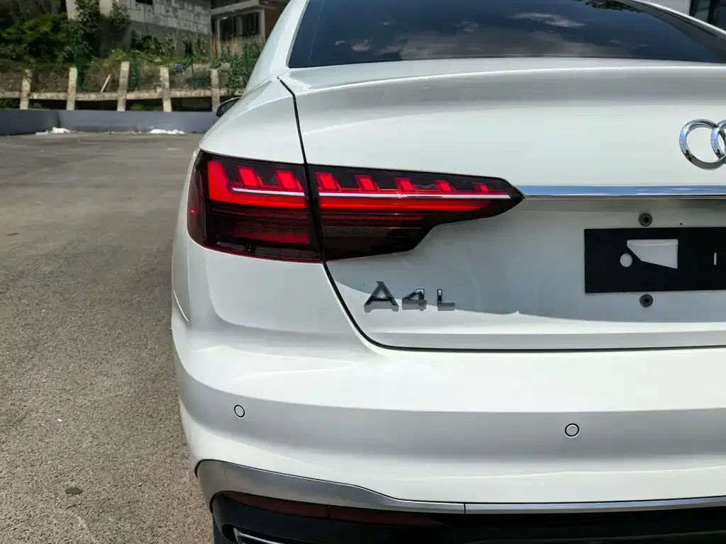 Audi A4L 2022 из CN, фото 7