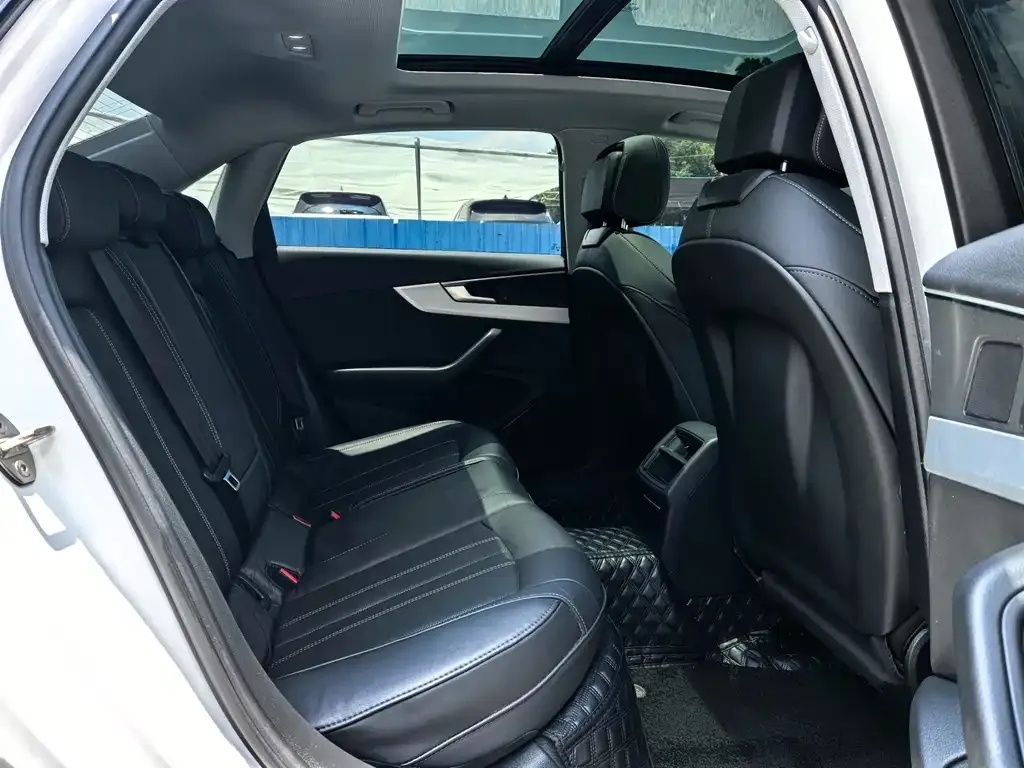 Audi A4L 2022 из CN, фото 8