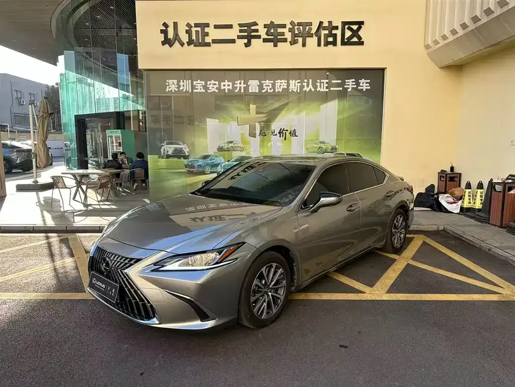 Lexus ES — фото 1