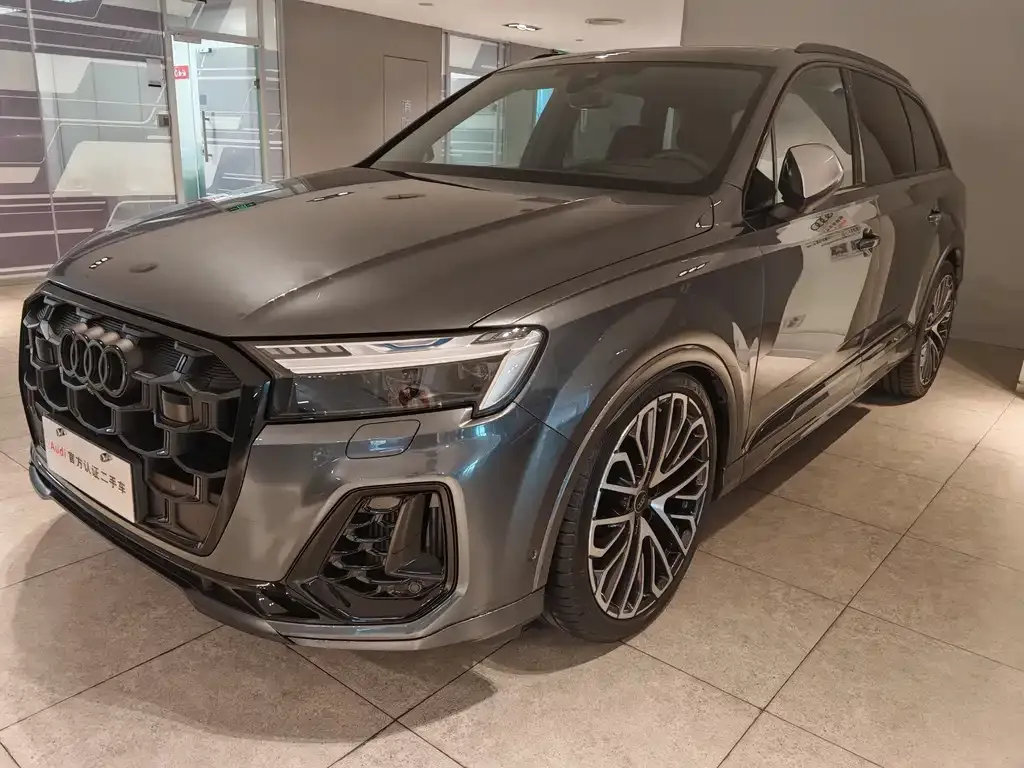 Audi SQ7 2024 из CN, фото 3