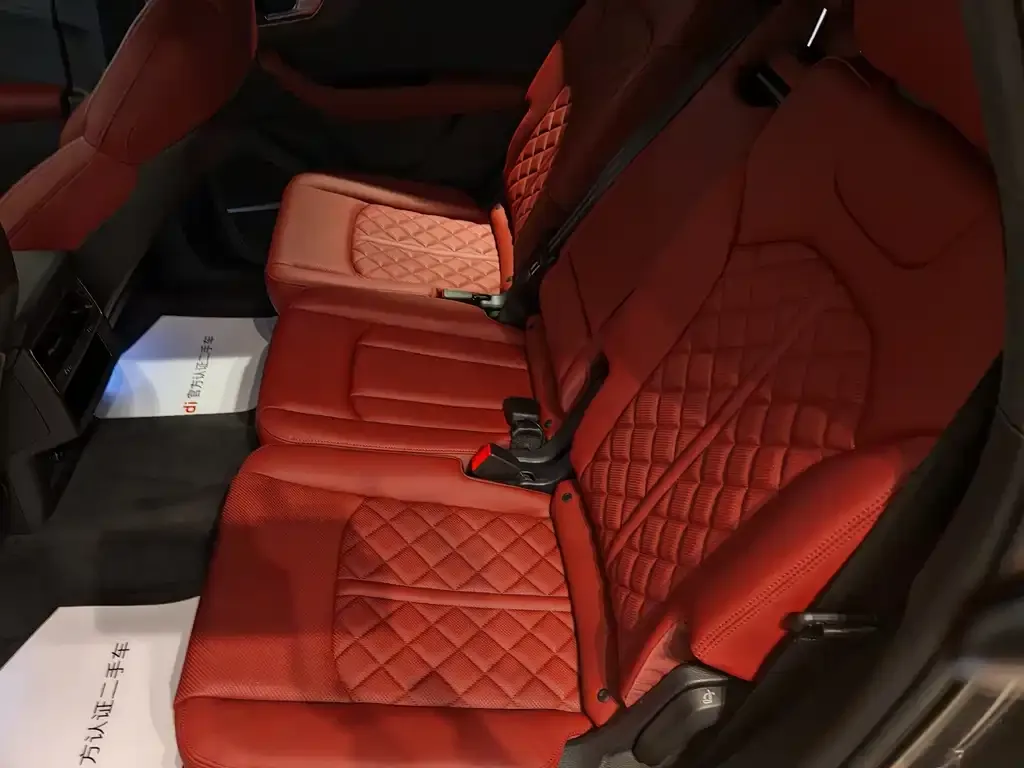 Audi SQ7 2024 из CN, фото 5