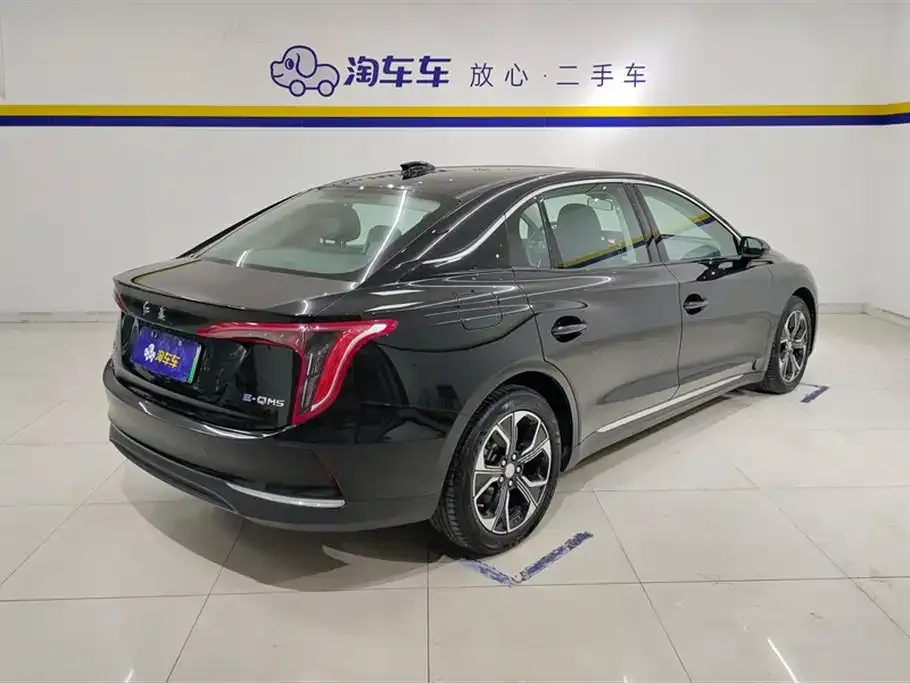 Hongqi E-QM5 — фото 3