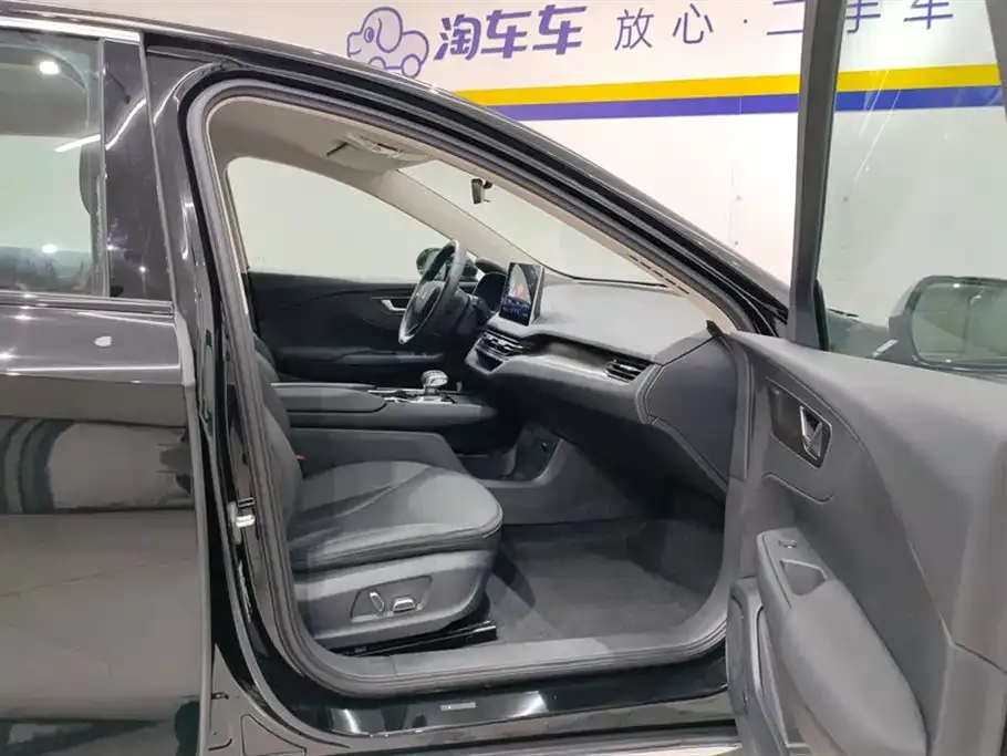 Hongqi E-QM5 — фото 8