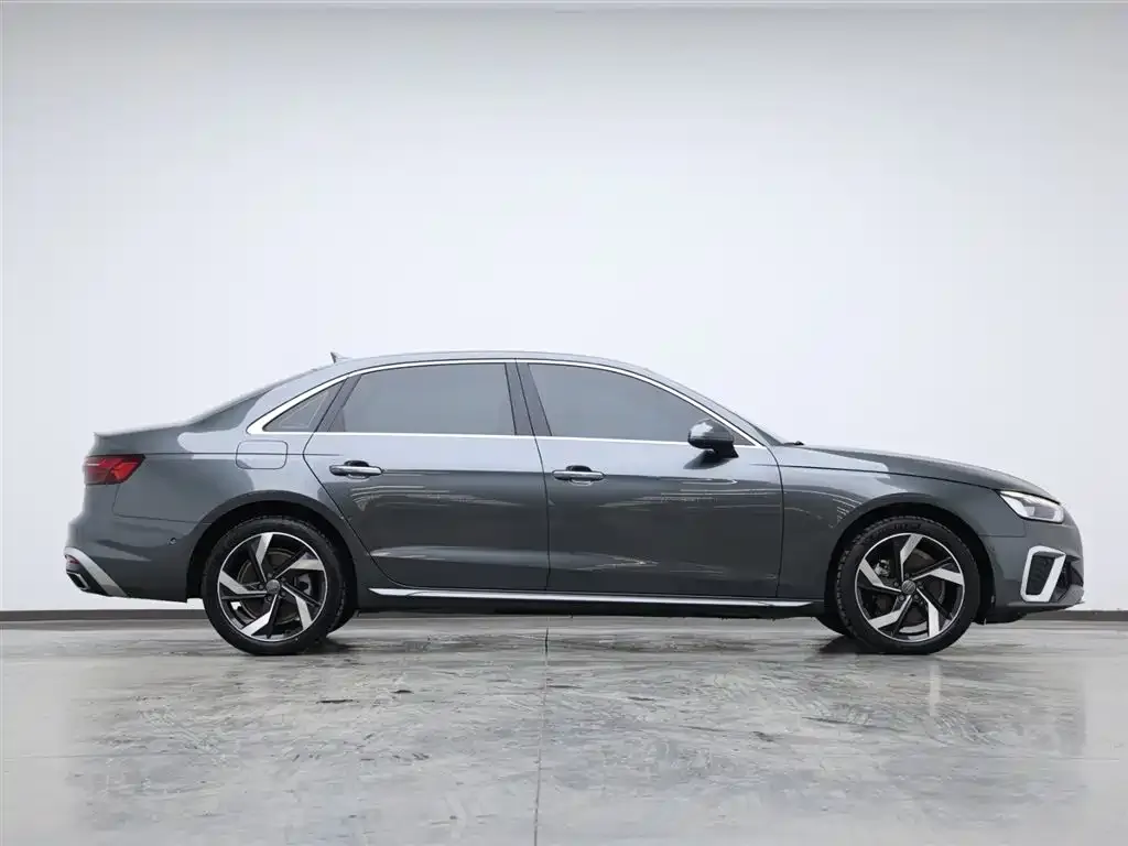 Audi A4L 2022 из CN, фото 6