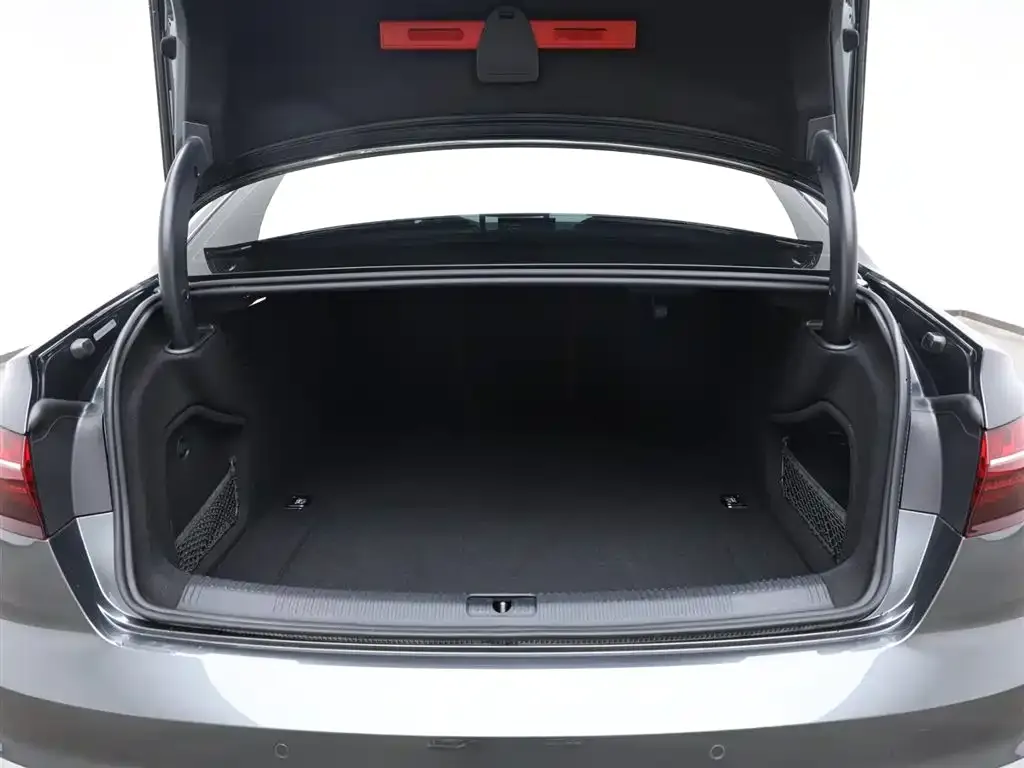 Audi A4L 2022 из CN, фото 8