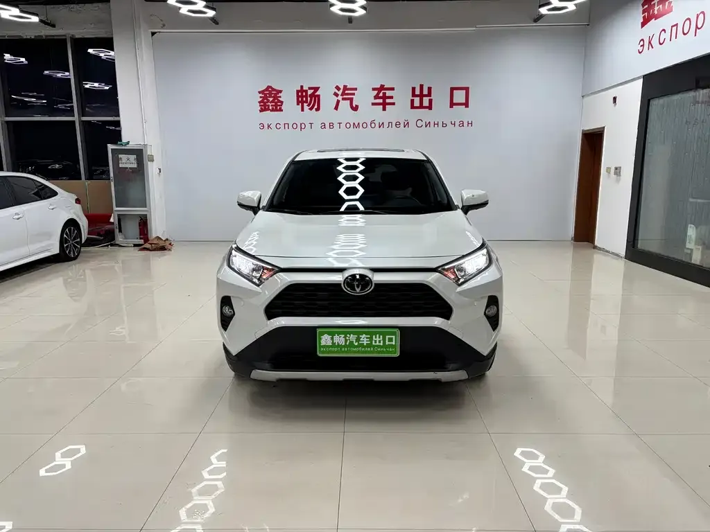 Toyota RAV4 — фото 1
