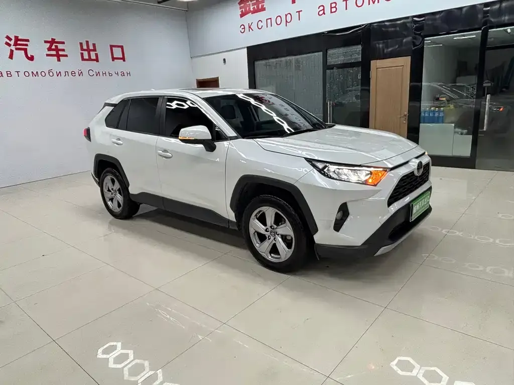 Toyota RAV4 — фото 3