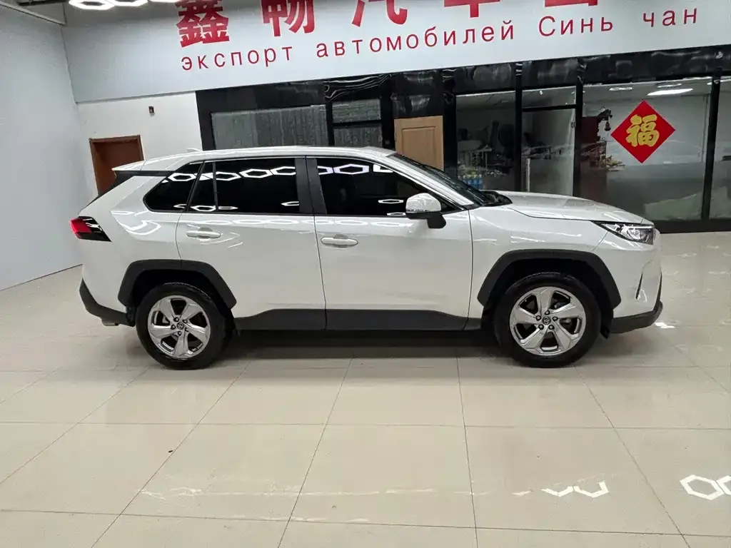 Toyota RAV4 — фото 4