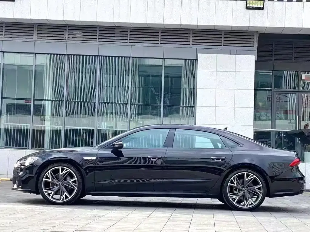 Audi A7L 2023 из CN, фото 6