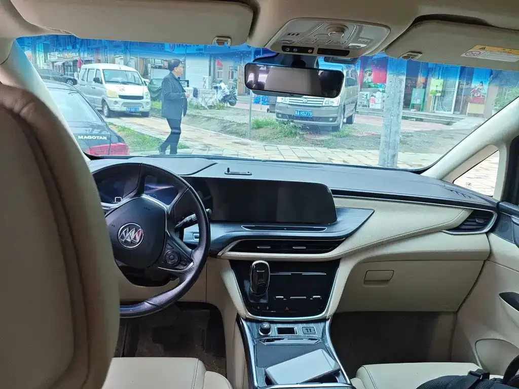 Buick GL8 2023 из CN, фото 3