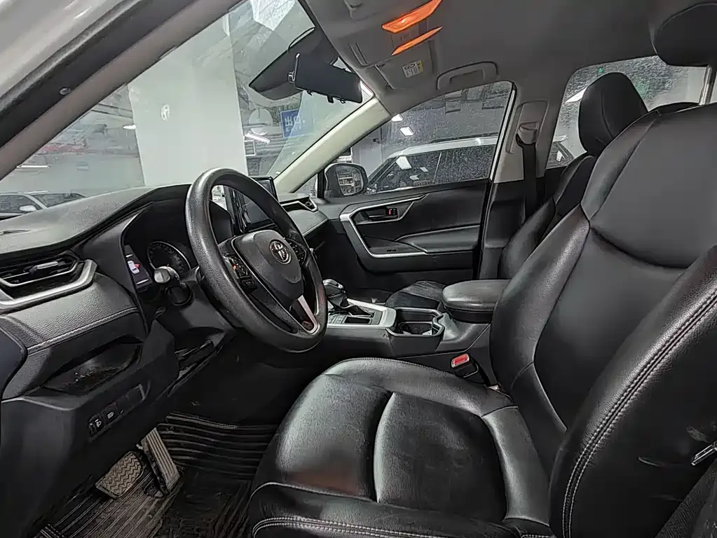 Toyota RAV4 2022 из CN, фото 2