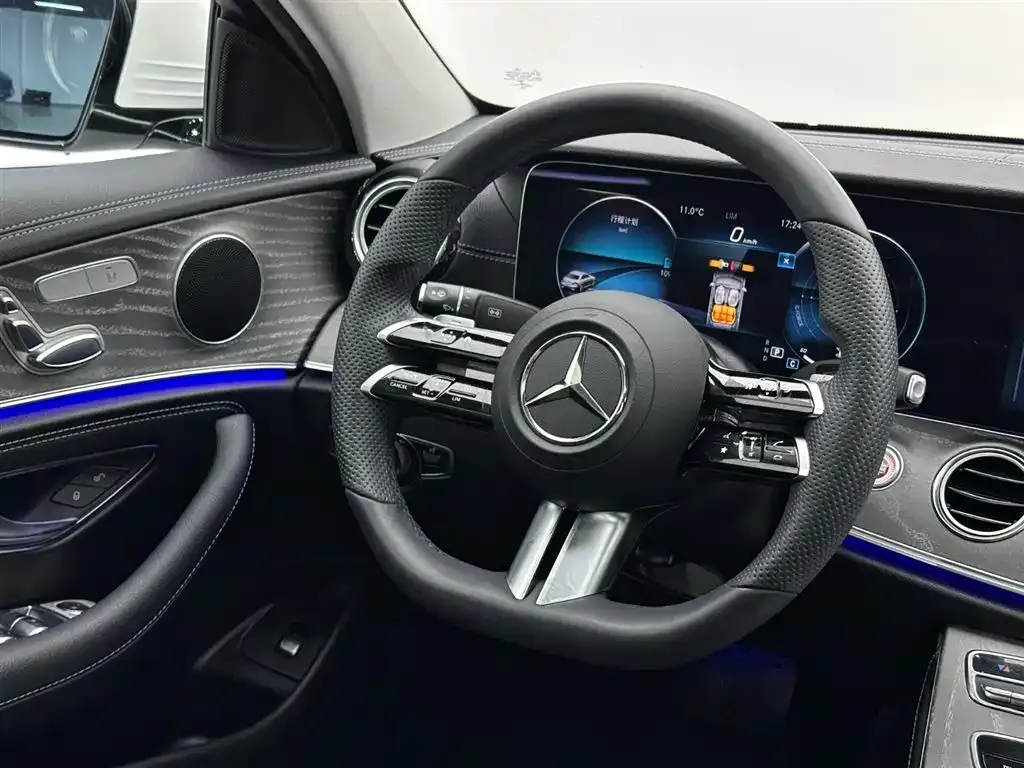 Mercedes-Benz E-Class — фото 10