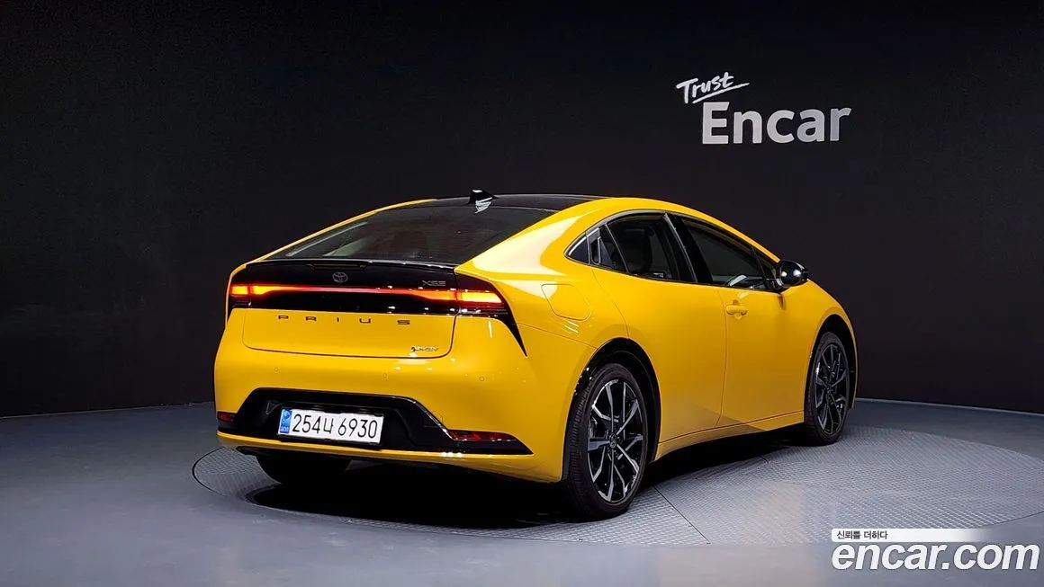 Toyota Prius 2024 из KR, фото 2