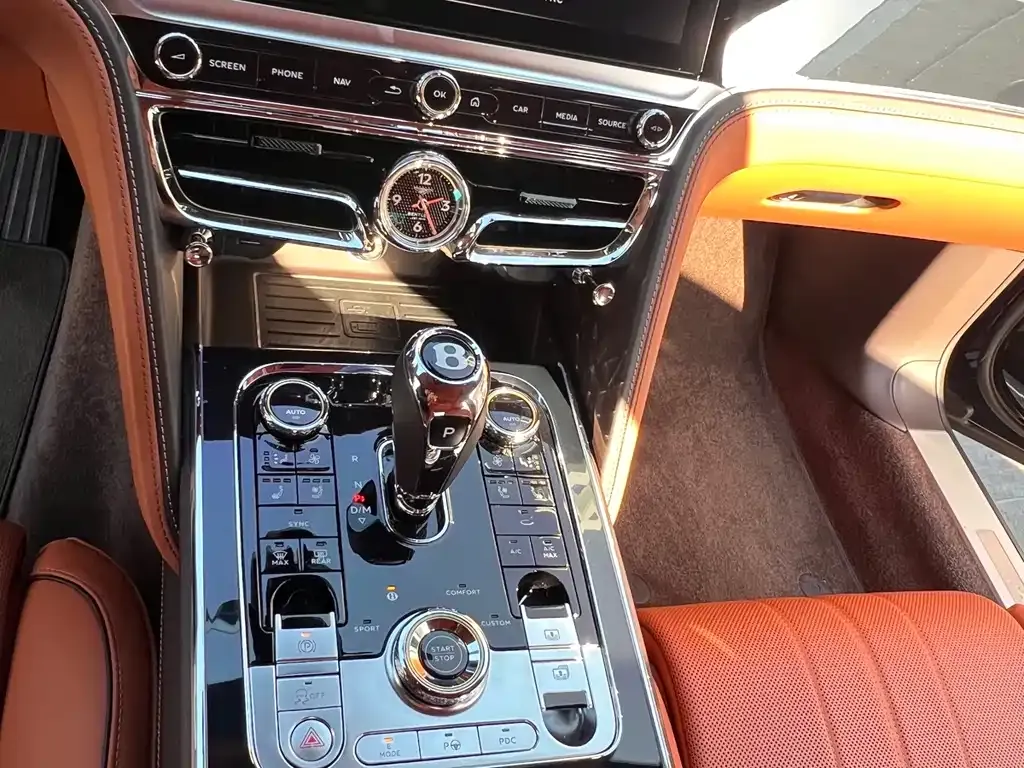 Bentley Flying Spur PHEV 2023 из CN, фото 5