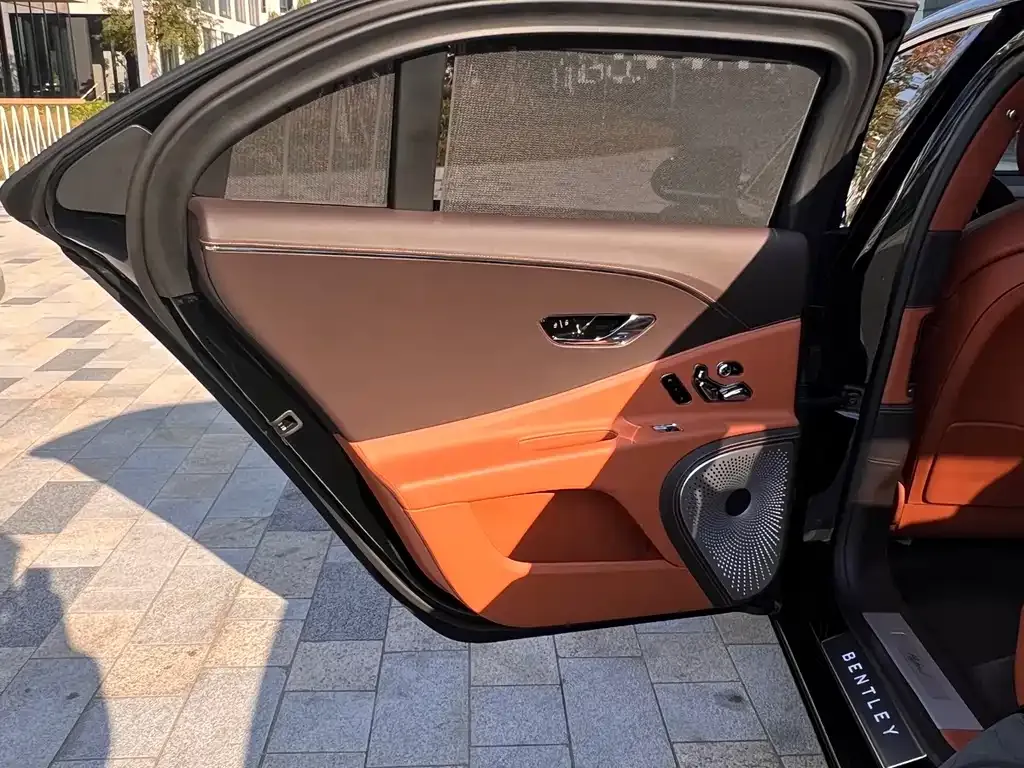 Bentley Flying Spur PHEV 2023 из CN, фото 7