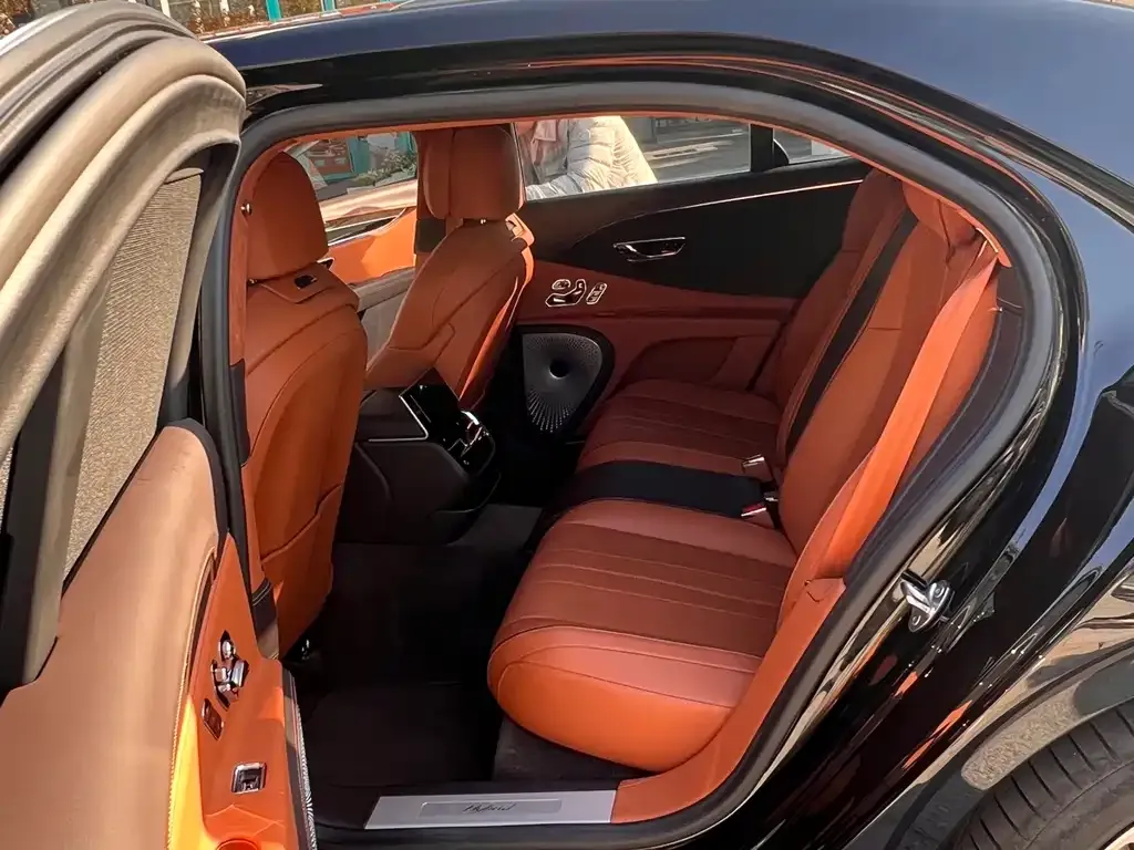 Bentley Flying Spur PHEV 2023 из CN, фото 8