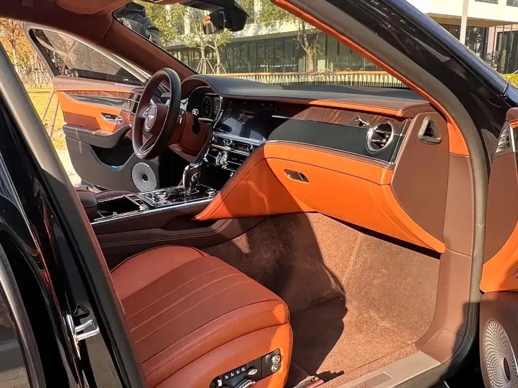 Bentley Flying Spur PHEV 2023 из CN, фото 9