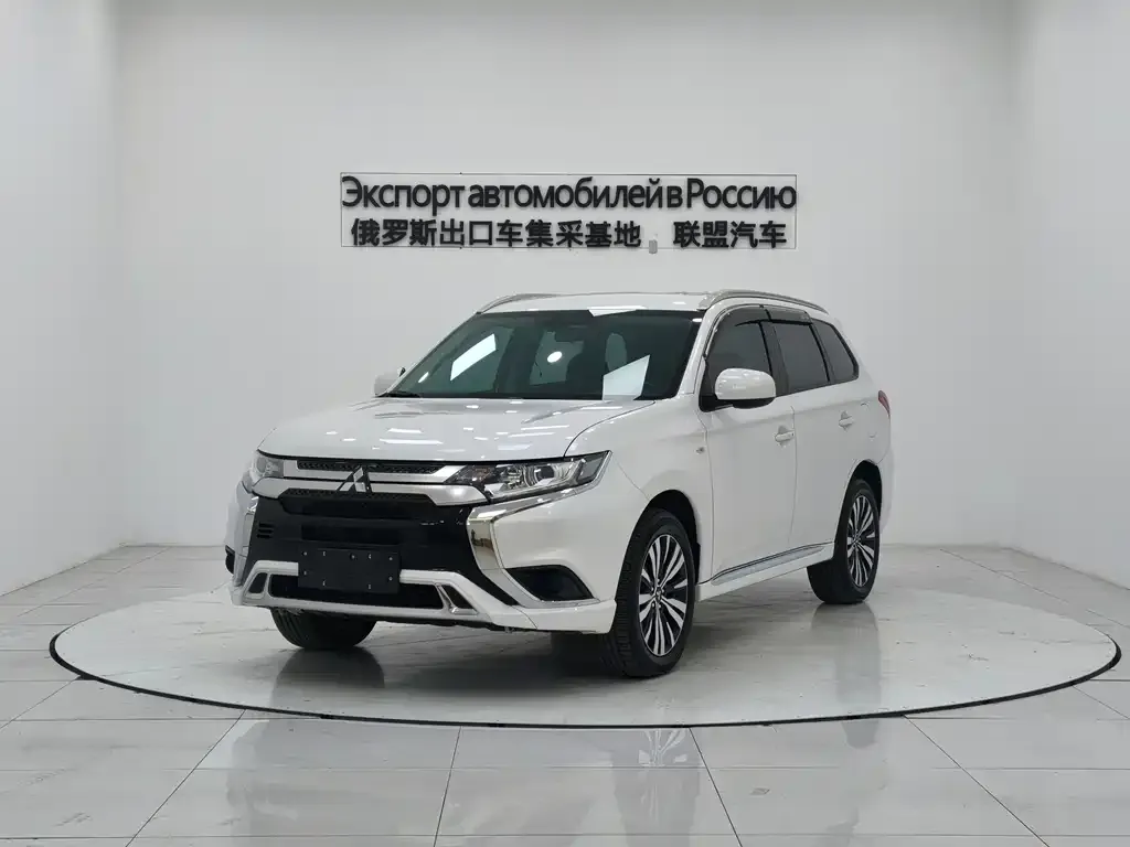 Mitsubishi Outlander 2023 из CN, фото 1