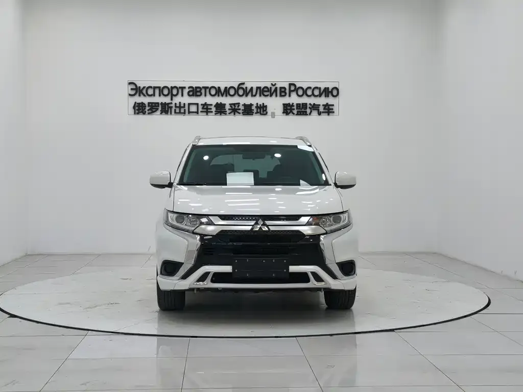 Mitsubishi Outlander 2023 из CN, фото 2