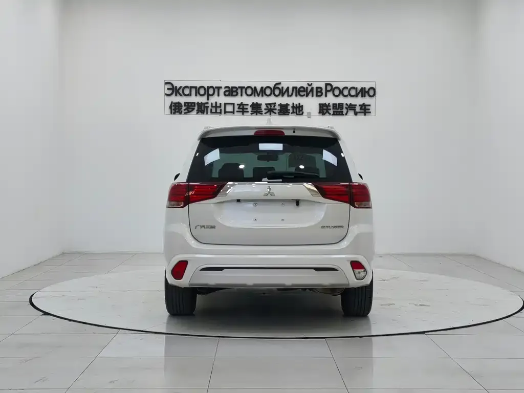 Mitsubishi Outlander 2023 из CN, фото 5