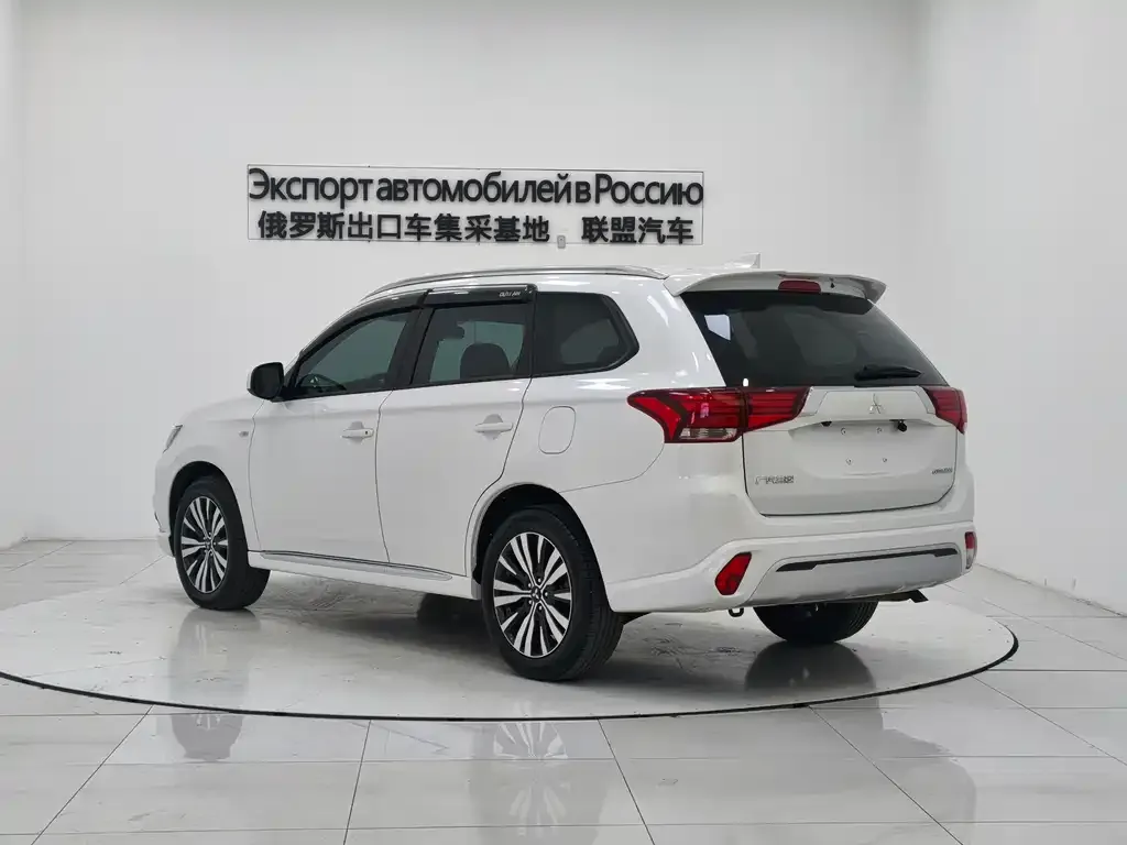 Mitsubishi Outlander 2023 из CN, фото 6