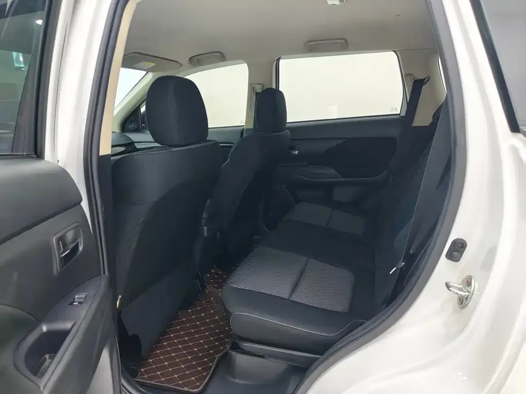 Mitsubishi Outlander 2023 из CN, фото 8