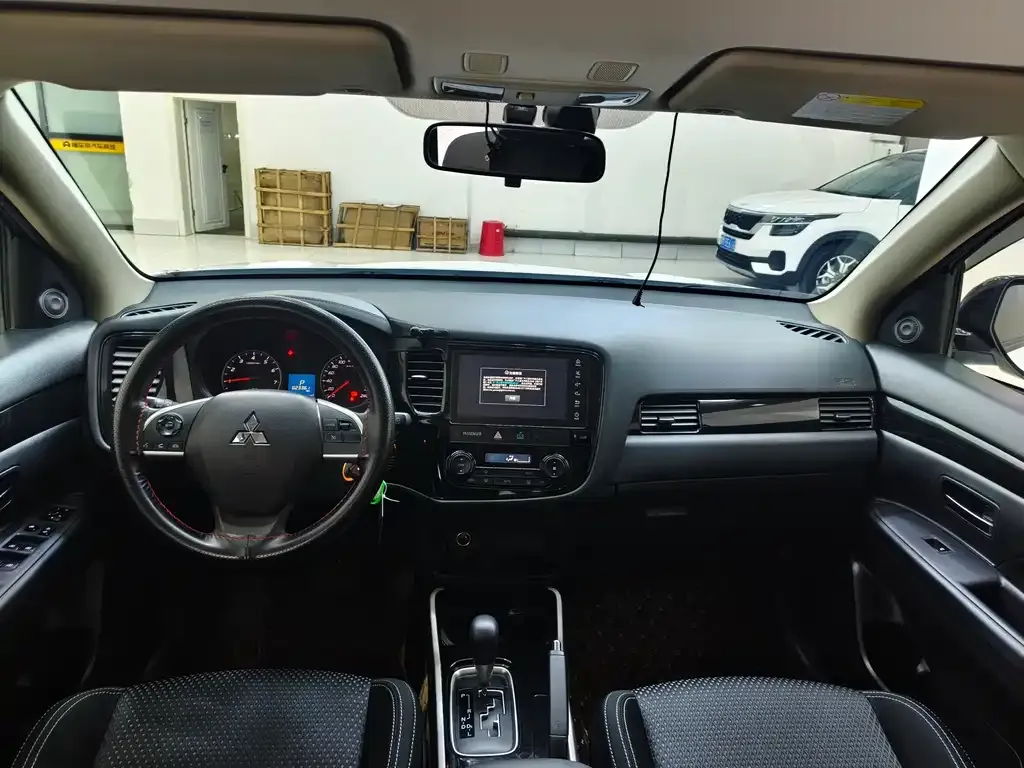 Mitsubishi Outlander 2023 из CN, фото 9