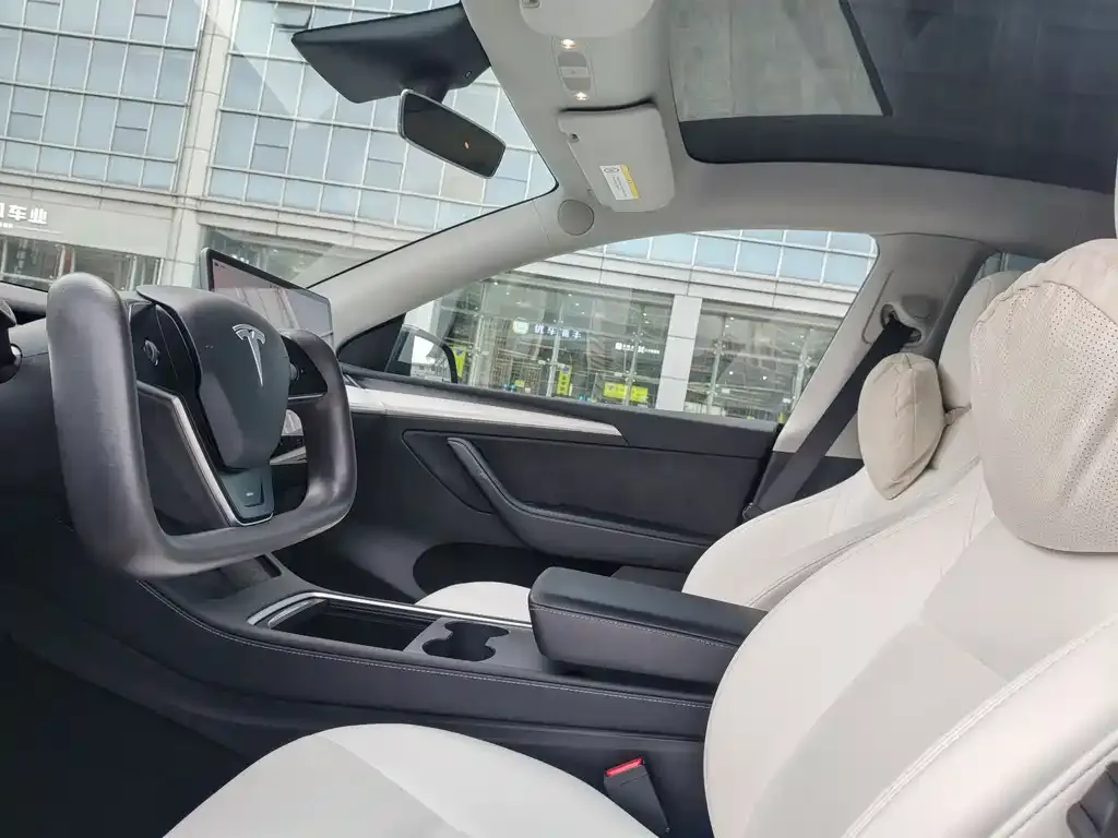 Tesla Model Y — фото 9
