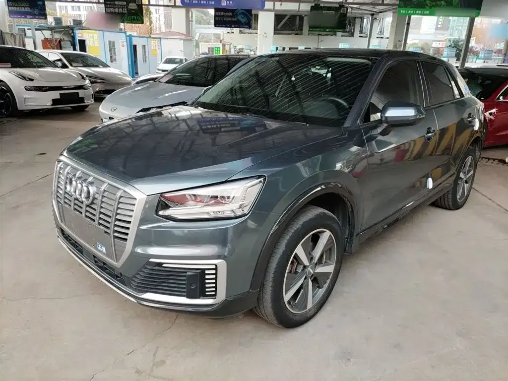 Audi Q2L e-tron