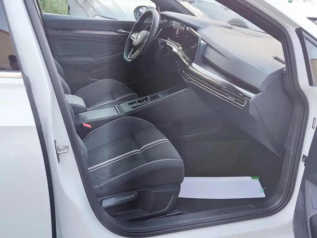 Volkswagen Golf 2022 из CN, фото 6