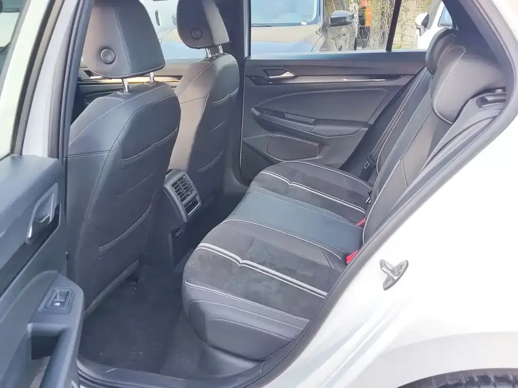 Volkswagen Golf 2022 из CN, фото 7