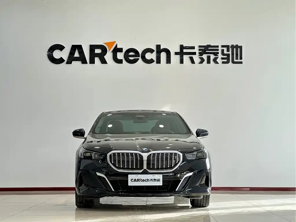 BMW 5 Series 2025 из CN, фото 2