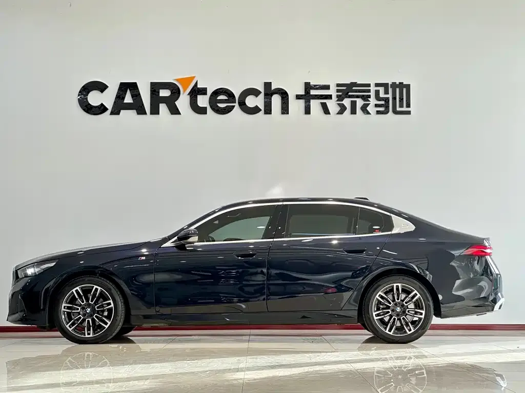 BMW 5 Series 2025 из CN, фото 4