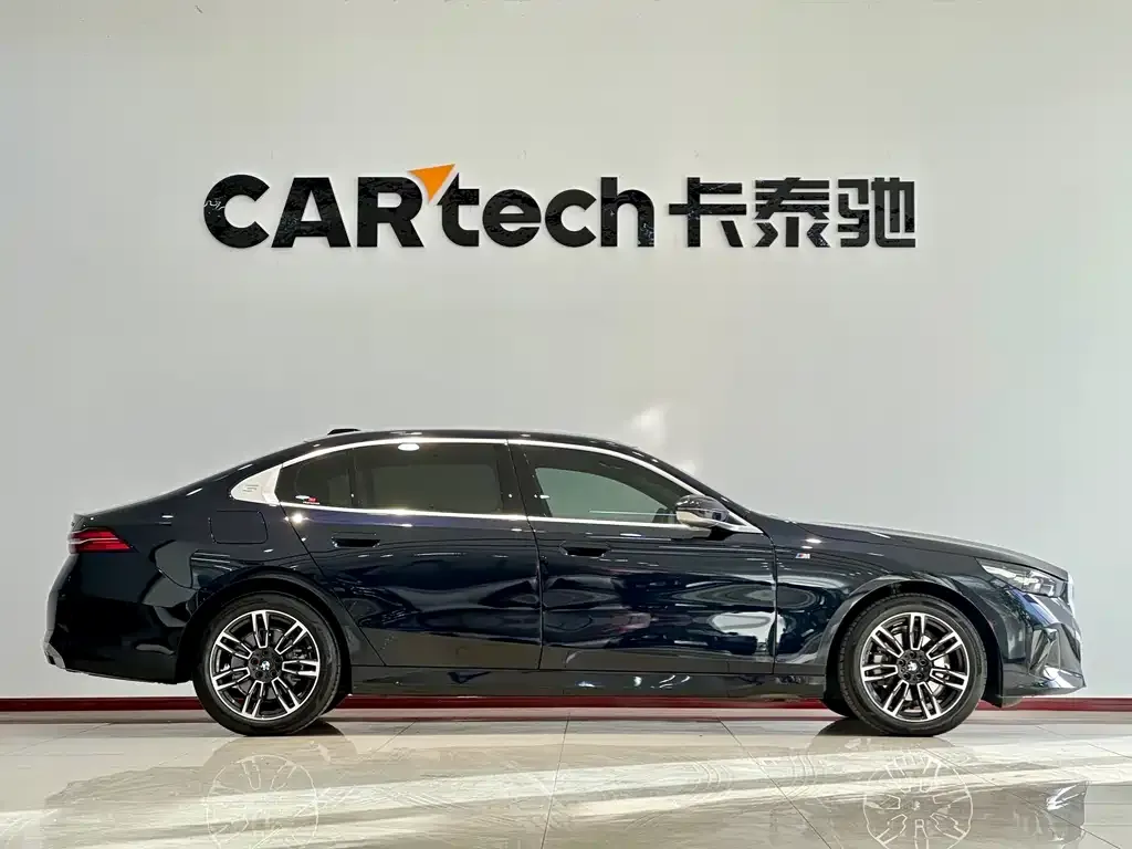 BMW 5 Series 2025 из CN, фото 5