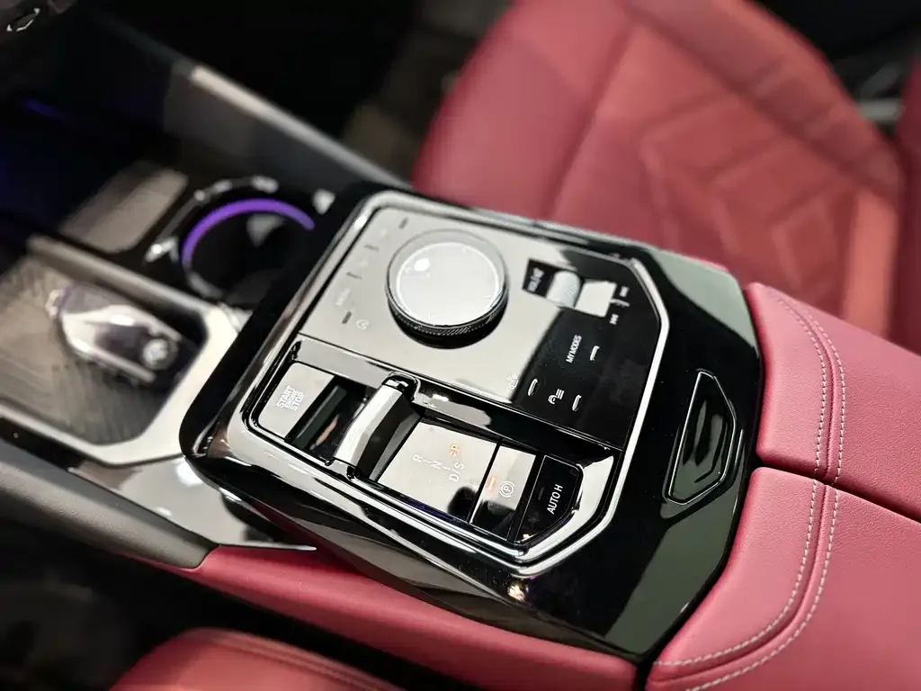 BMW 5 Series 2025 из CN, фото 9