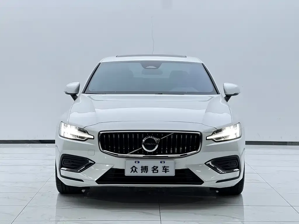 Volvo S60 2025 из CN, фото 2
