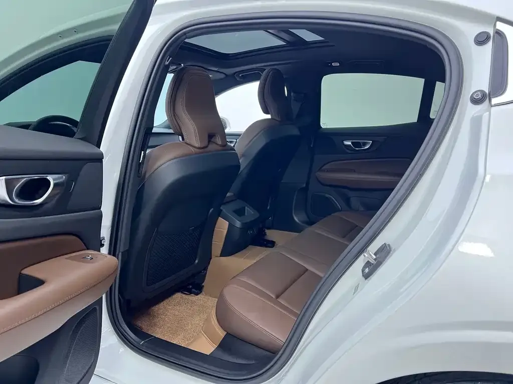 Volvo S60 2025 из CN, фото 6