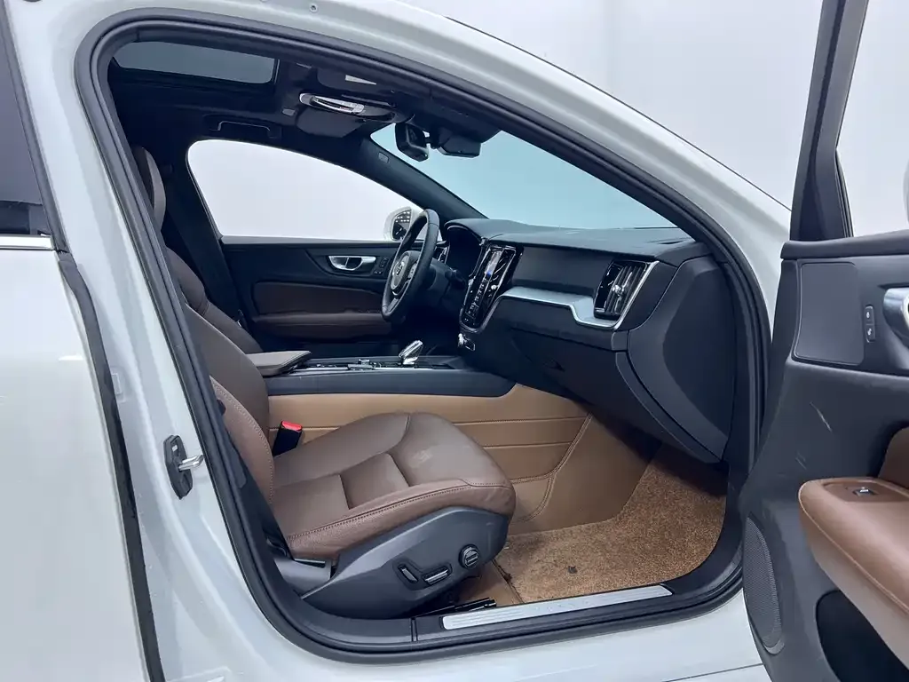 Volvo S60 2025 из CN, фото 8