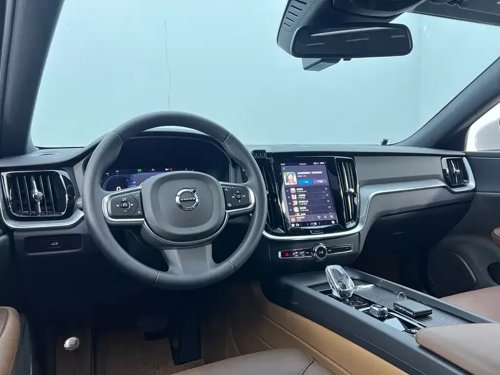 Volvo S60 2025 из CN, фото 9