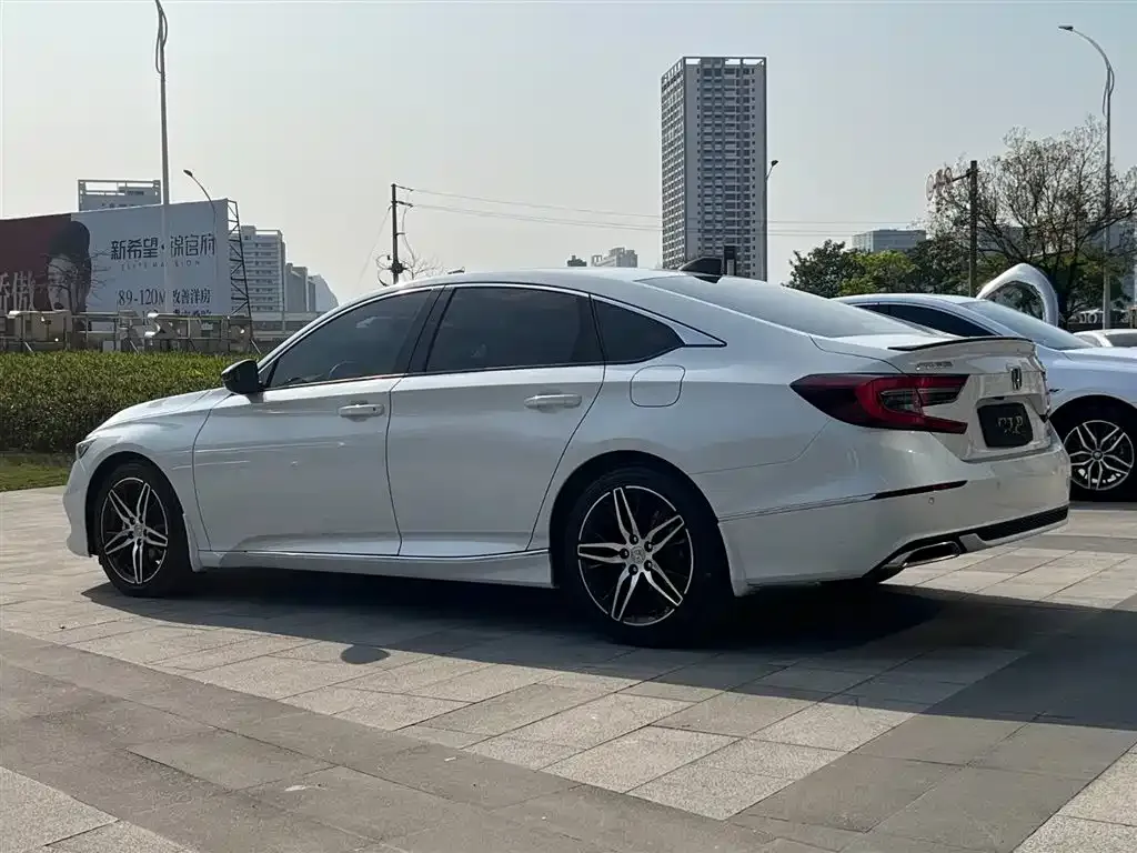 Honda Accord — фото 6