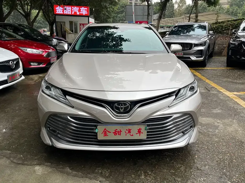 Toyota Camry — фото 2