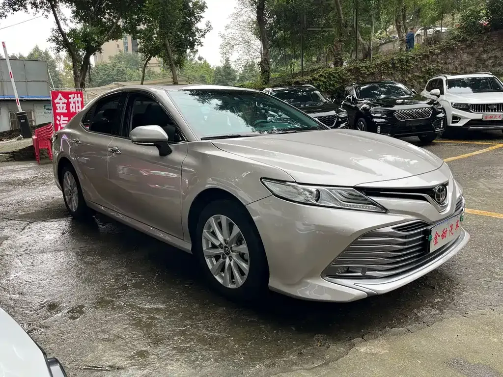Toyota Camry — фото 7