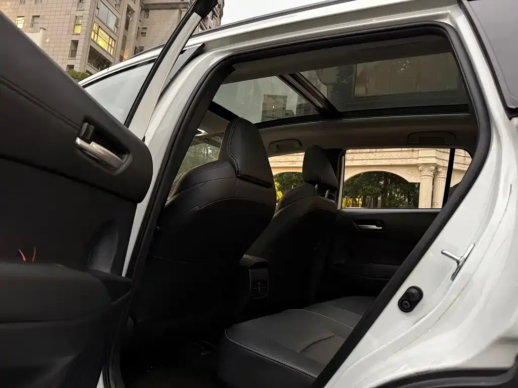 Toyota Frontlander 2023 из CN, фото 8