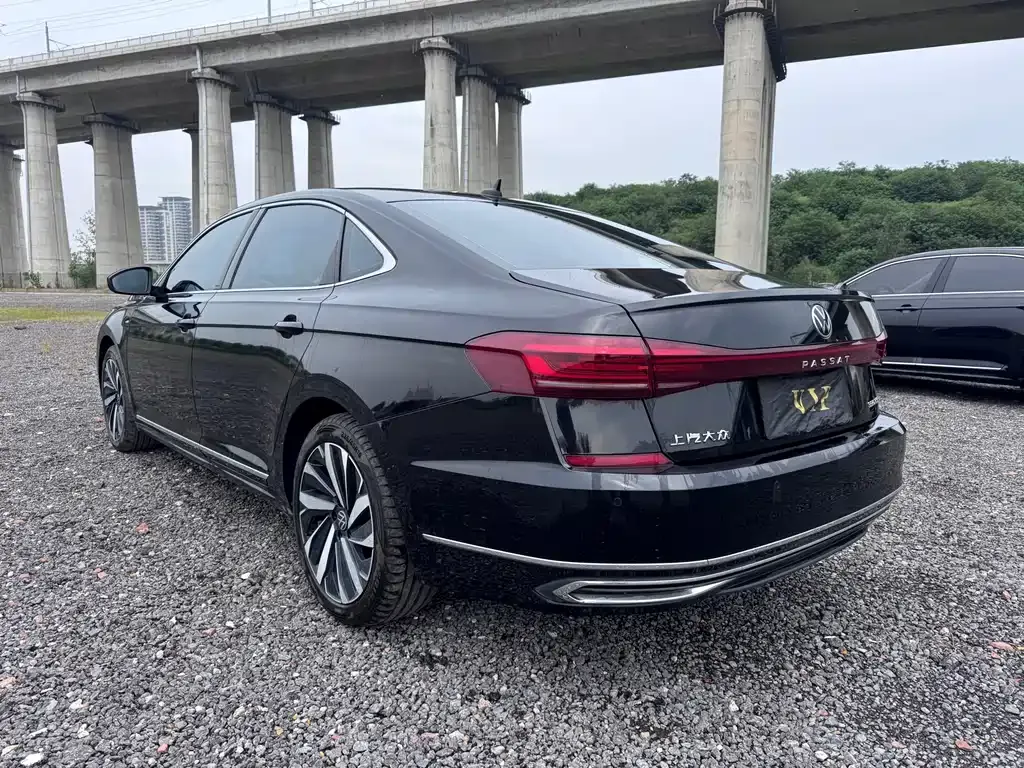 Volkswagen Passat — фото 7