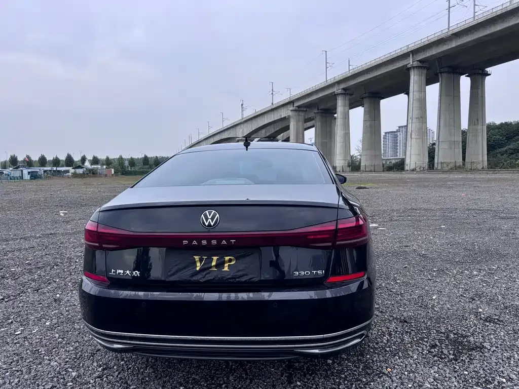 Volkswagen Passat — фото 8
