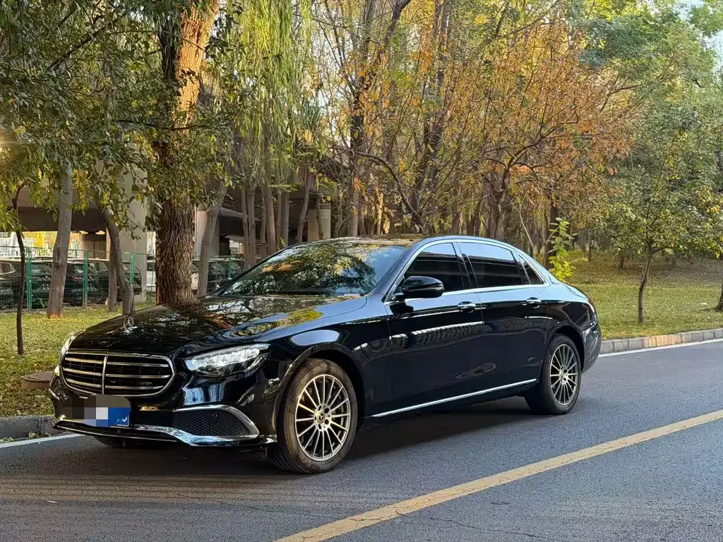 Mercedes-Benz E-Class — фото 1