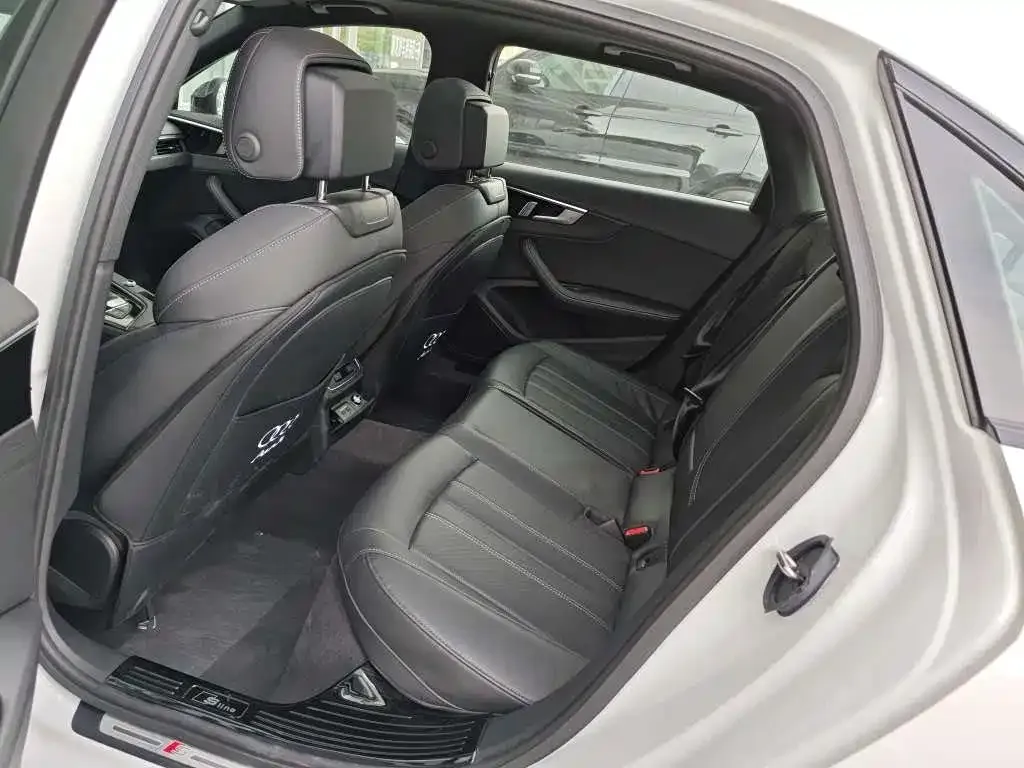 Audi A4L 2024 из CN, фото 5