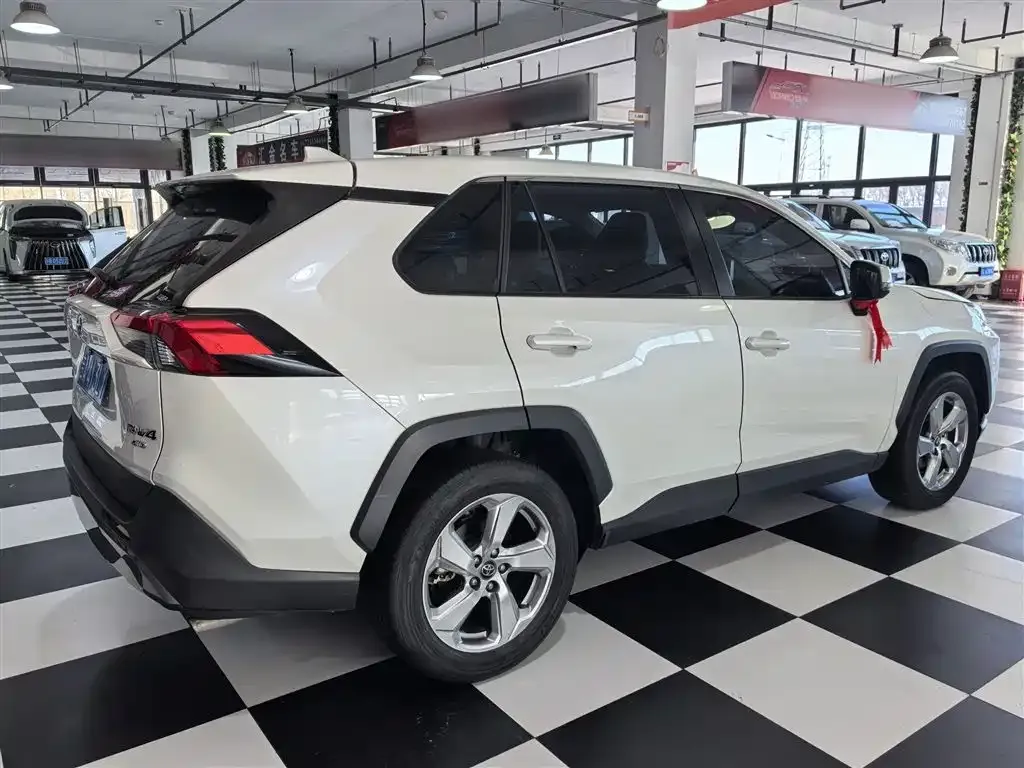 Toyota RAV4 2021 из CN, фото 10