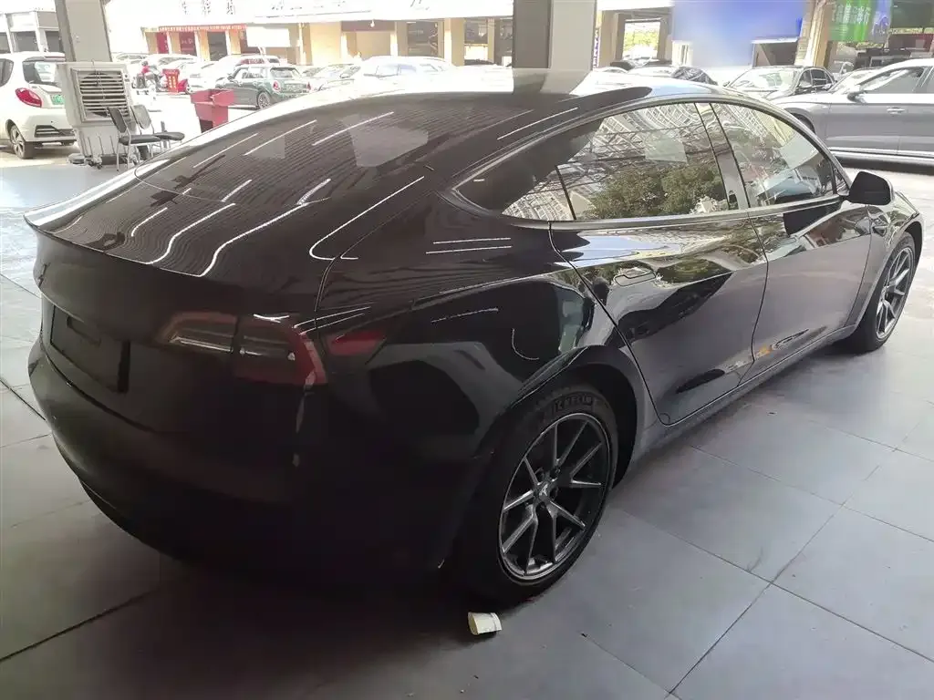 Tesla Model 3 — фото 7
