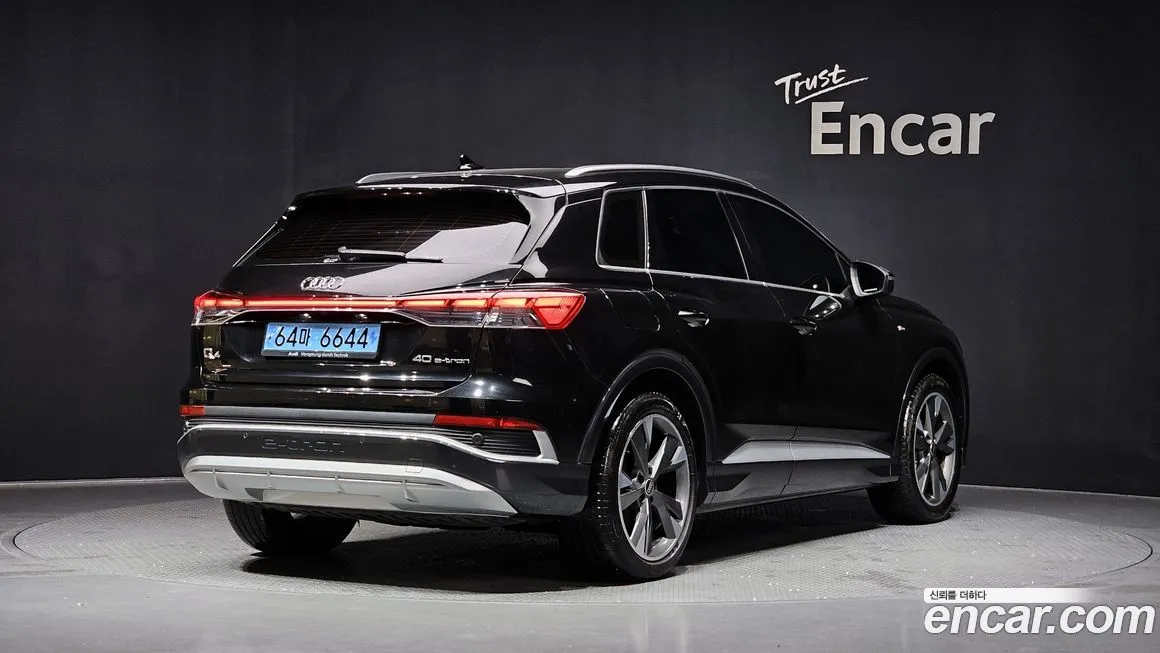 Audi Q4 e-tron — фото 2